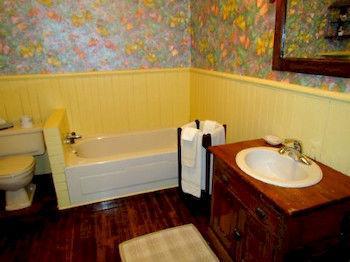 Shadow Lawn Inn